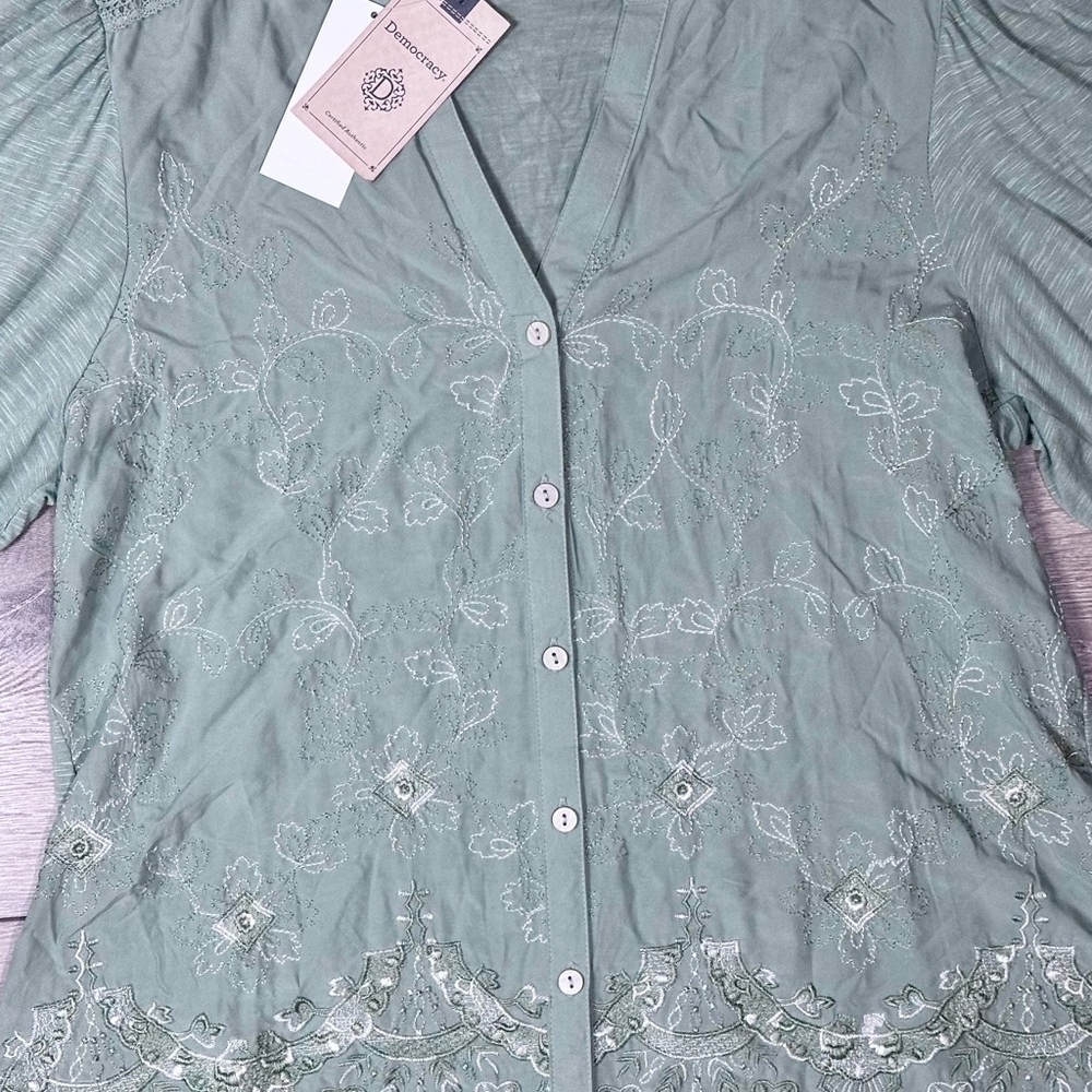 •Sold•  NWT Democracy Elbow Lantern 1/3 Sleeve Embroidered Button Up - Picture 10 of 15
